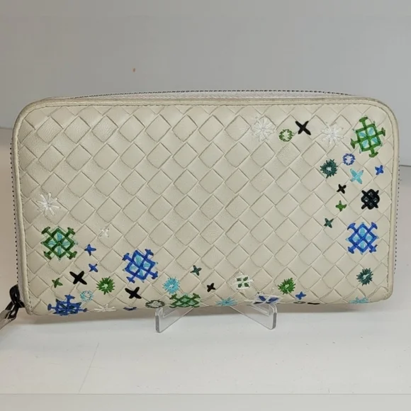 Bottega Veneta White Leather Embroidered Long Zippy Wallet - Picture 2 of 11